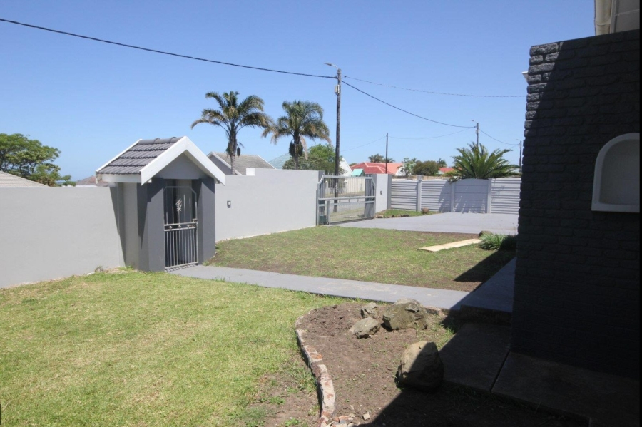 4 Bedroom Property for Sale in Sunnyridge Eastern Cape